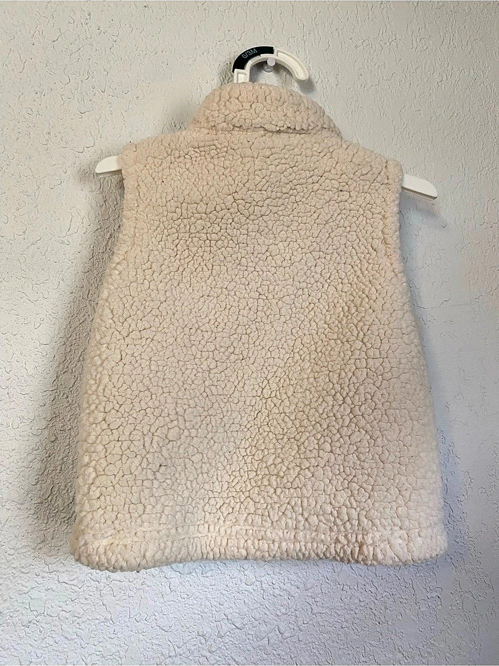 Carter's Kids Sherpa Fleece Vest Size 9M Cream like new. - Picture 2 of 4